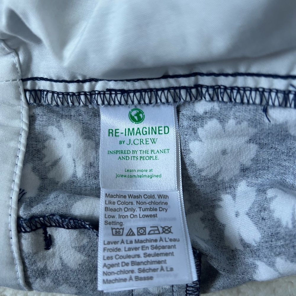 J.Crew Classic Chino Shorts Women's Blue/White Floral, Size 6, Like New - Picture 4 of 5